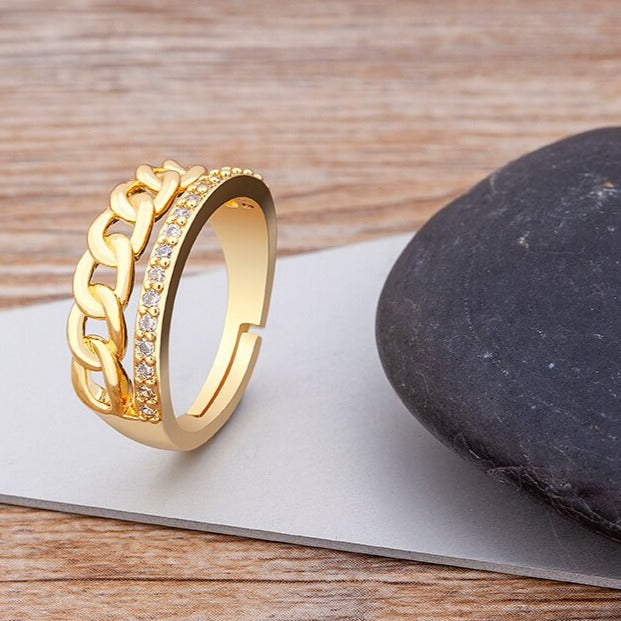 Anel Dourado com Zircônias Ajustável