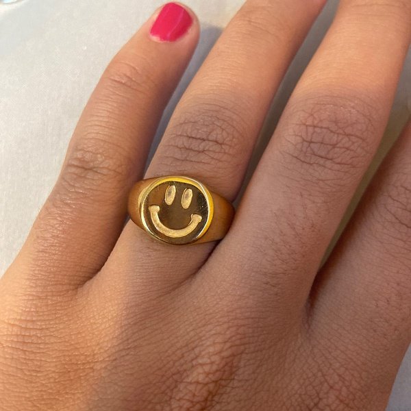 Anel Dourado Rosto Sorridente