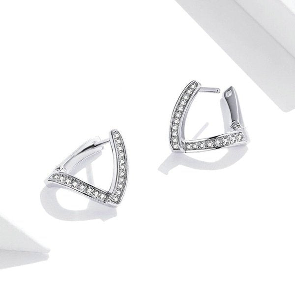 Brinco de Prata Triangular com Zircônias