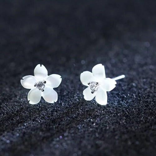 Brinco de Prata Flor Pétala Branca