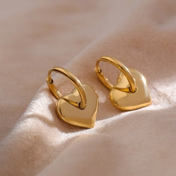 Brinco de Argola com Coração 18K