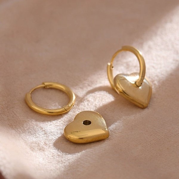Brinco de Argola com Coração 18K