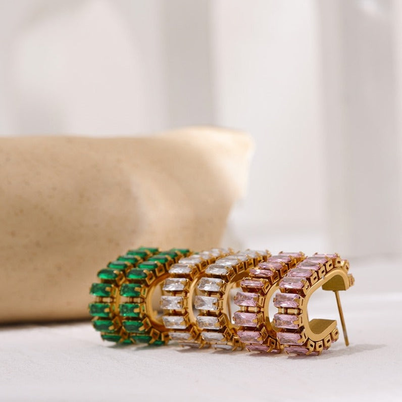 Brinco Dourado com Pedra Zircônia