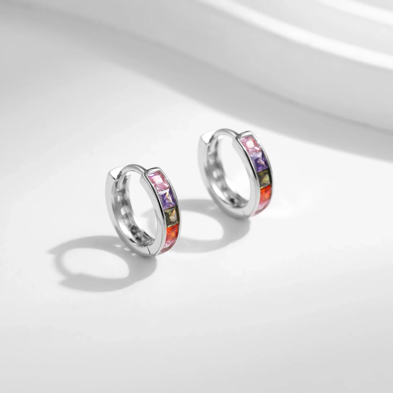 Brinco Argolinha com Zircônias Coloridas