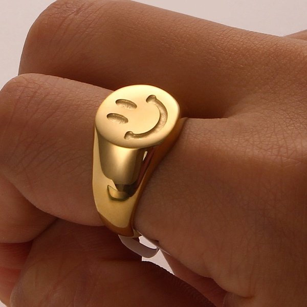 Anel Dourado Rosto Sorridente