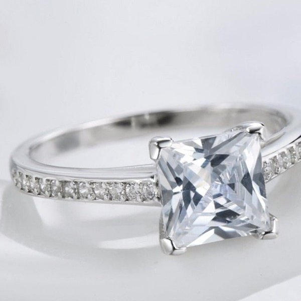 Anel Solitário de Noivado Prata com Diamante de Zircônia