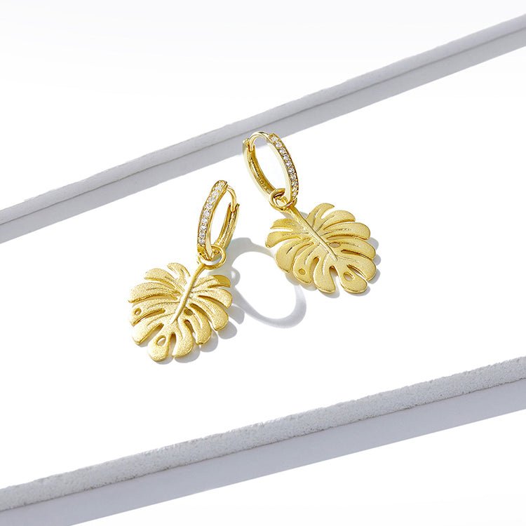 Brinco Argola Pingente de Folha Dourado