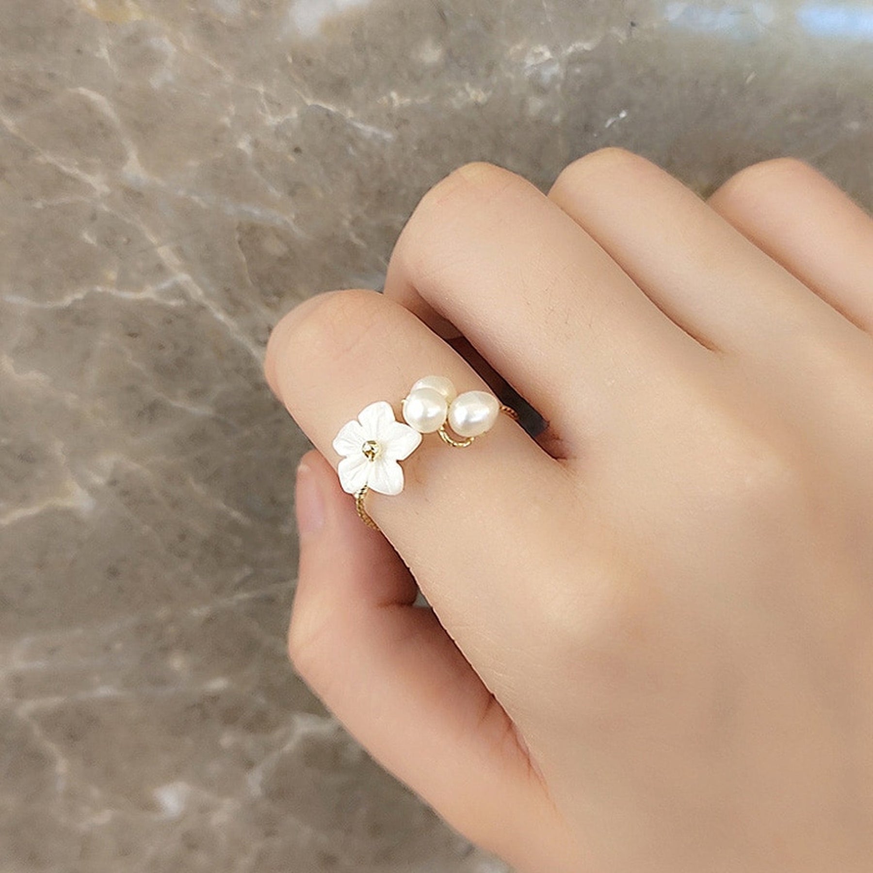 Anel Dourado Flor e Pérolas