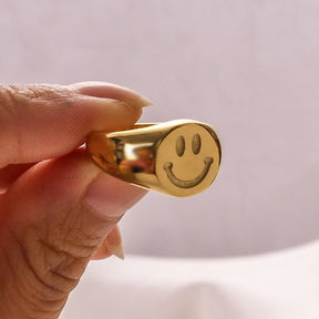 Anel Dourado Rosto Sorridente