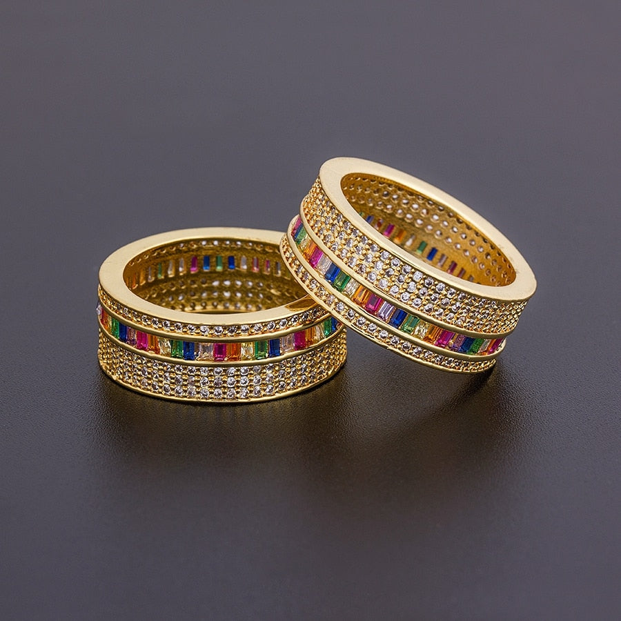 Anel Dourado Largo com Zircônias