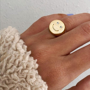 Anel Dourado Rosto Sorridente