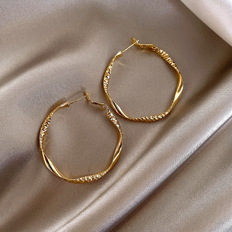 Brinco Argola Dourado Trabalhado