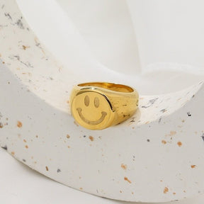Anel Dourado Rosto Sorridente
