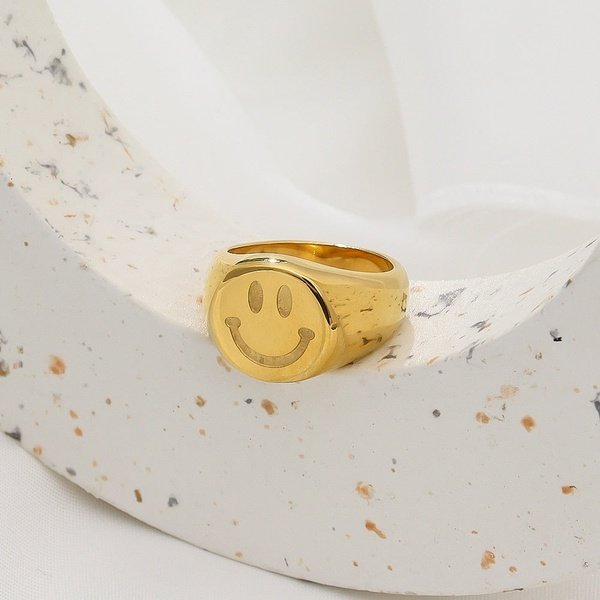Anel Dourado Rosto Sorridente