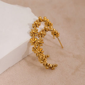 Brinco Dourado Meia Argola Margaridas