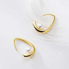 Brinco Dourado Drop com Pérola