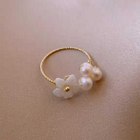 Anel Dourado Flor e Pérolas