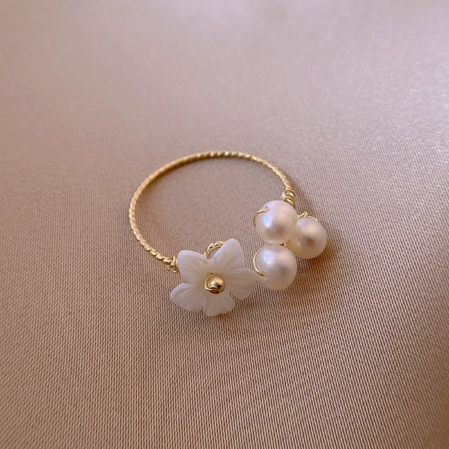 Anel Dourado Flor e Pérolas
