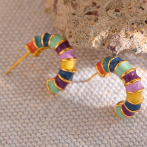 Brinco Dourado Meia Argola Colorida