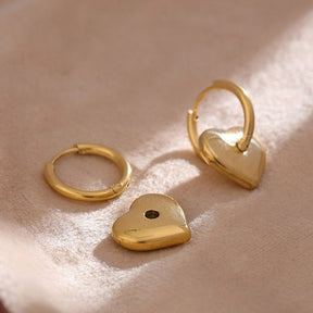 Brinco de Argola com Coração 18K