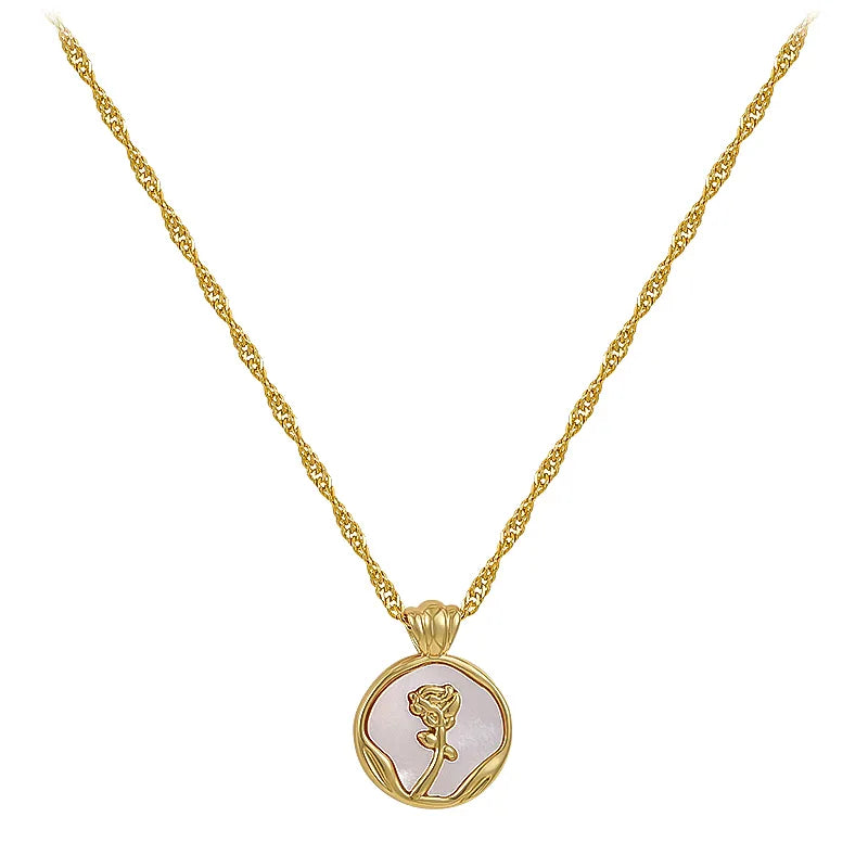 Colar Dourado com Medalha