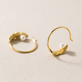 Brinco Argola Dourado Folha com Pérola