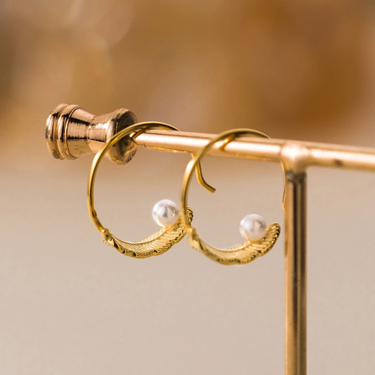 Brinco Argola Dourado Folha com Pérola