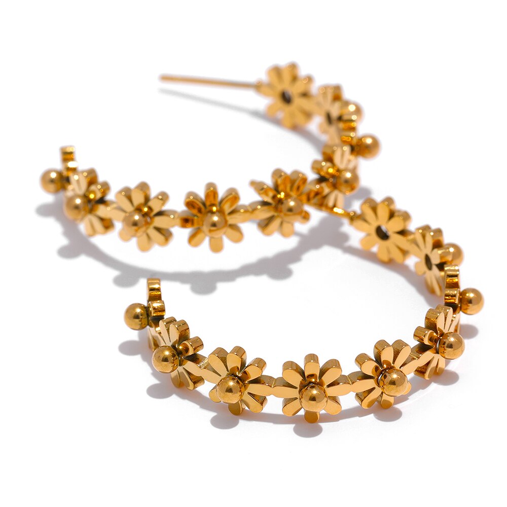 Brinco Dourado Meia Argola Margaridas