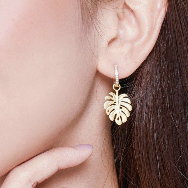 Brinco Argola Pingente de Folha Dourado